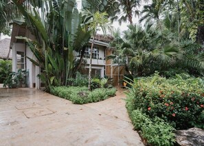 Property grounds - Beachfront Designer Villa Steps to the Beach • Private Pool (Puntarenas Santa Teresa)