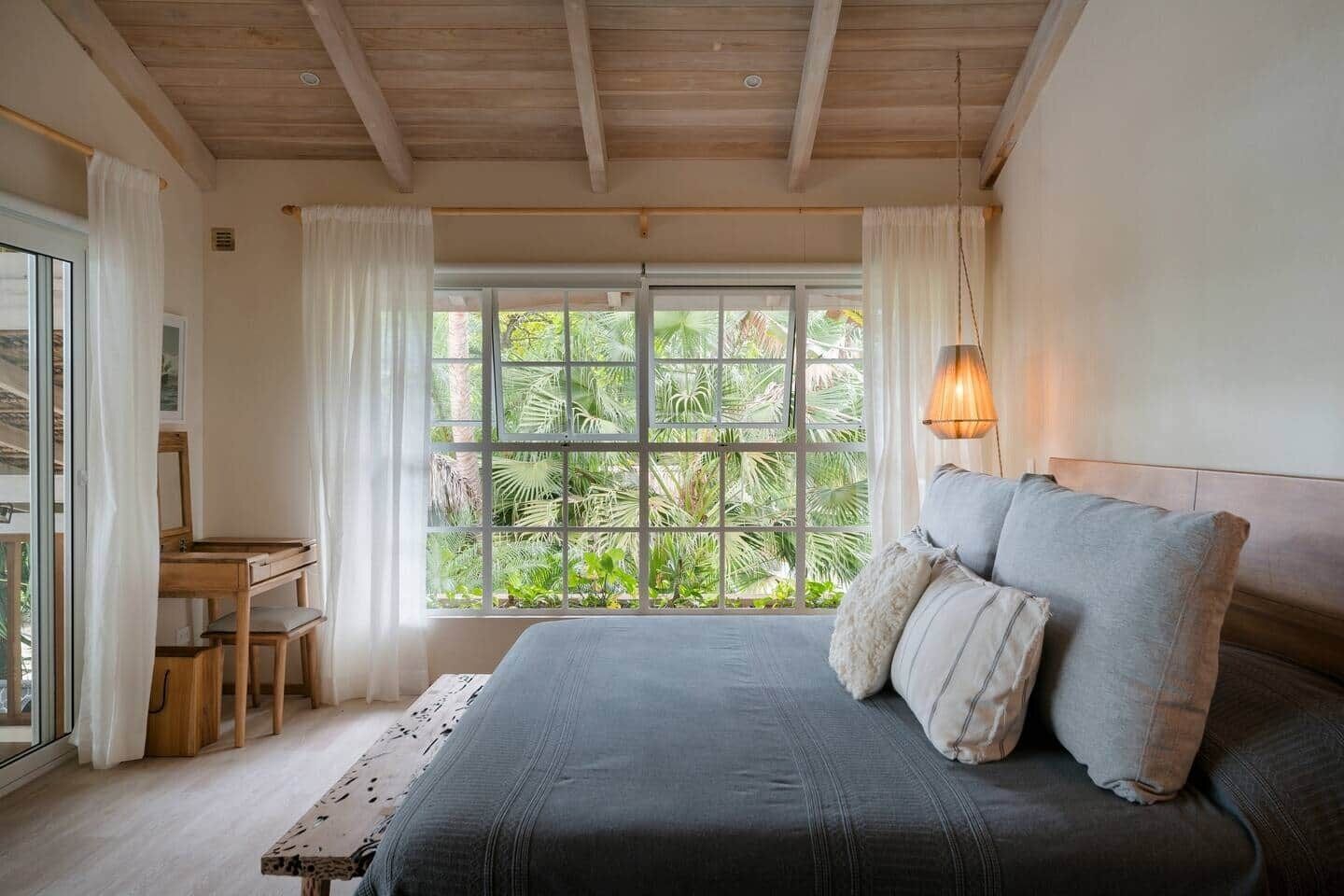 3 camere, una cassaforte in camera, una scrivania, ferro/asse da stiro