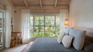 3 camere, una cassaforte in camera, una scrivania, ferro/asse da stiro