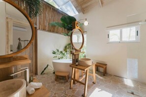 Combined shower/tub, hair dryer, towels, soap - Beachfront Designer Villa Steps to the Beach • Private Pool (Puntarenas Santa Teresa)