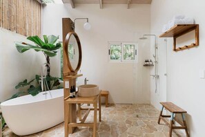 Combined shower/tub, hair dryer, towels, soap - Beachfront Designer Villa Steps to the Beach • Private Pool (Puntarenas Santa Teresa)