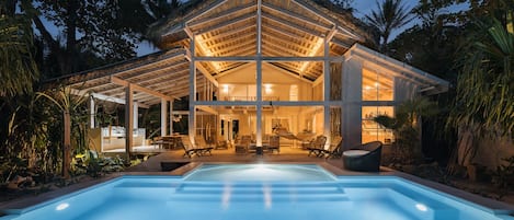 Ääretön uima-allas