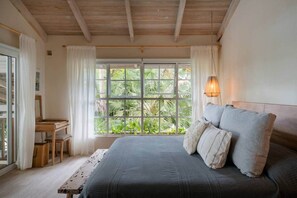 3 habitaciones, caja de seguridad en la habitación y escritorio 