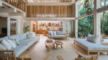 Smart-tv, bøger, stereoanlæg