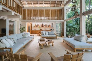 Smart TV, books, stereo - Beachfront Designer Villa Steps to the Beach • Private Pool (Puntarenas Santa Teresa)