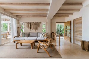 Smart TV, books, stereo