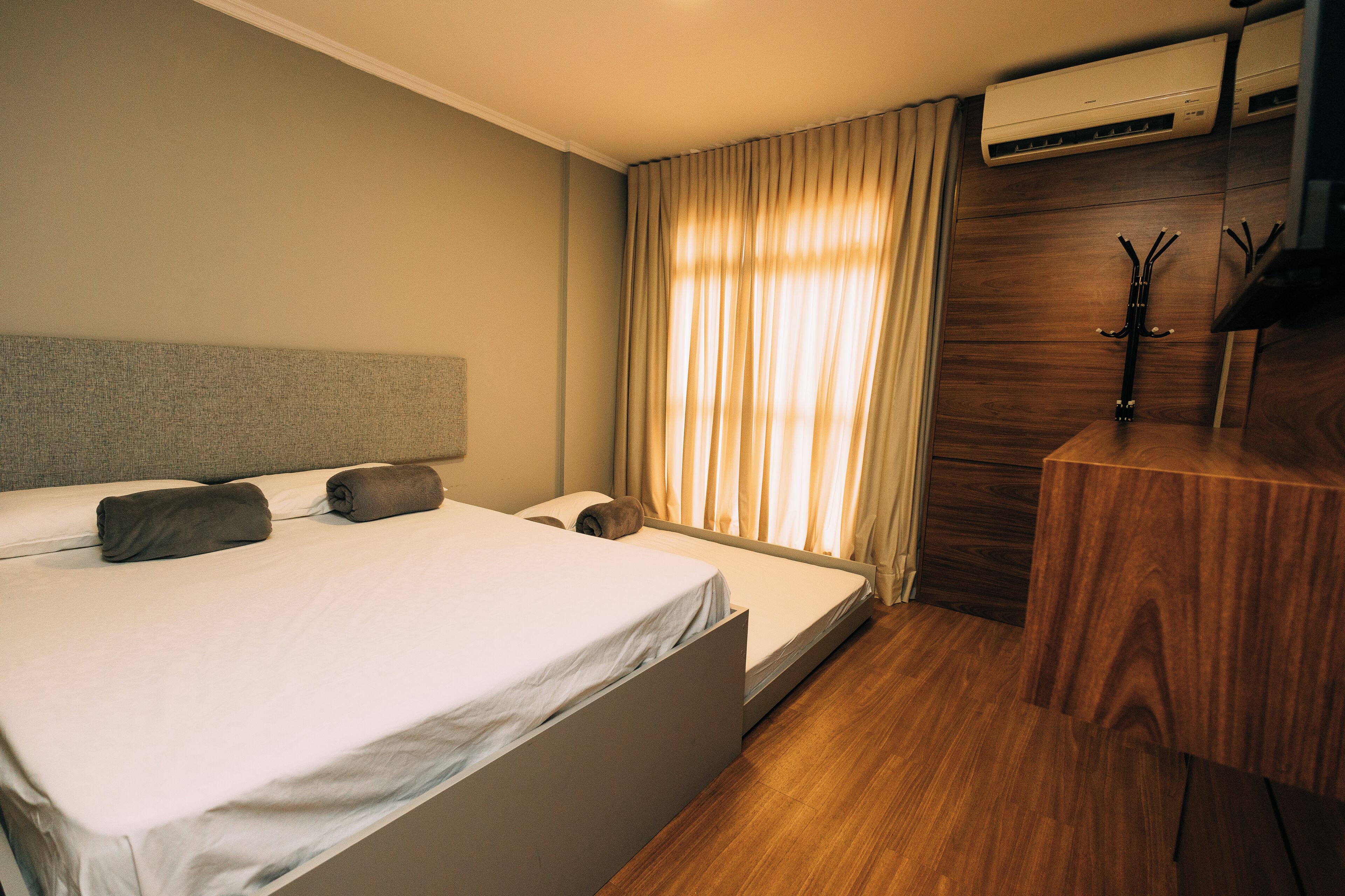 Apartamento standard | Cortinas blackout, ferros/tábuas de passar roupa, Wi-Fi de cortesia