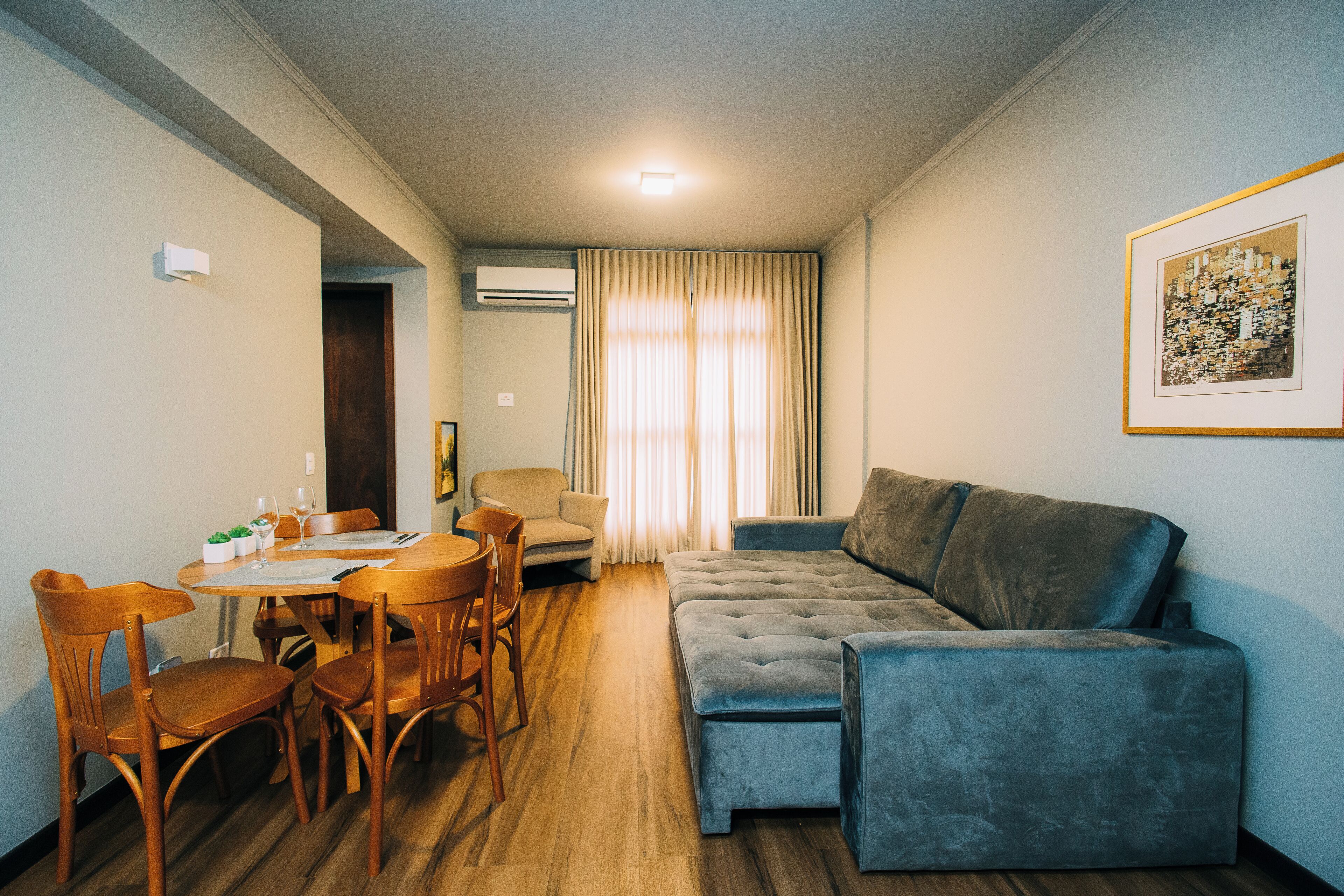 Apartamento superior | Área de estar | TV LED 39 polegadas com canais a cabo