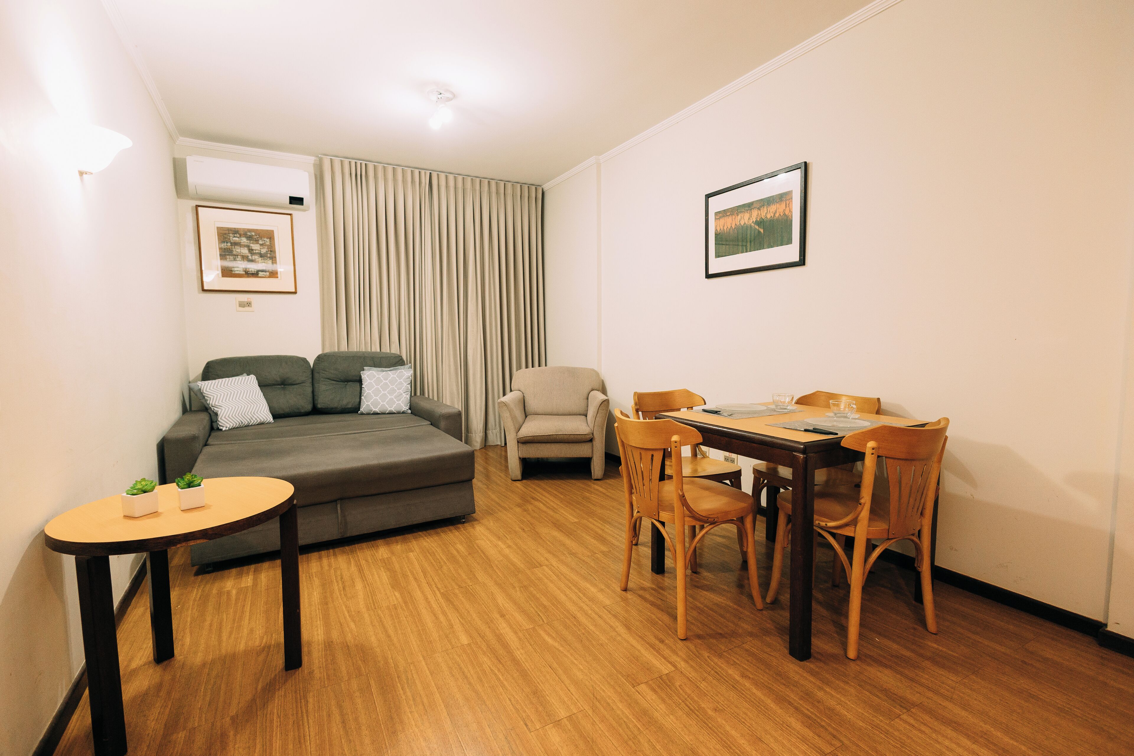 Apartamento superior | Área de estar | TV LED 39 polegadas com canais a cabo