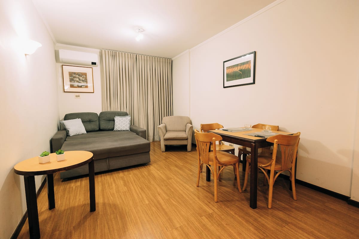 Apartamento superior | Área de estar | TV LED 39 polegadas com canais a cabo