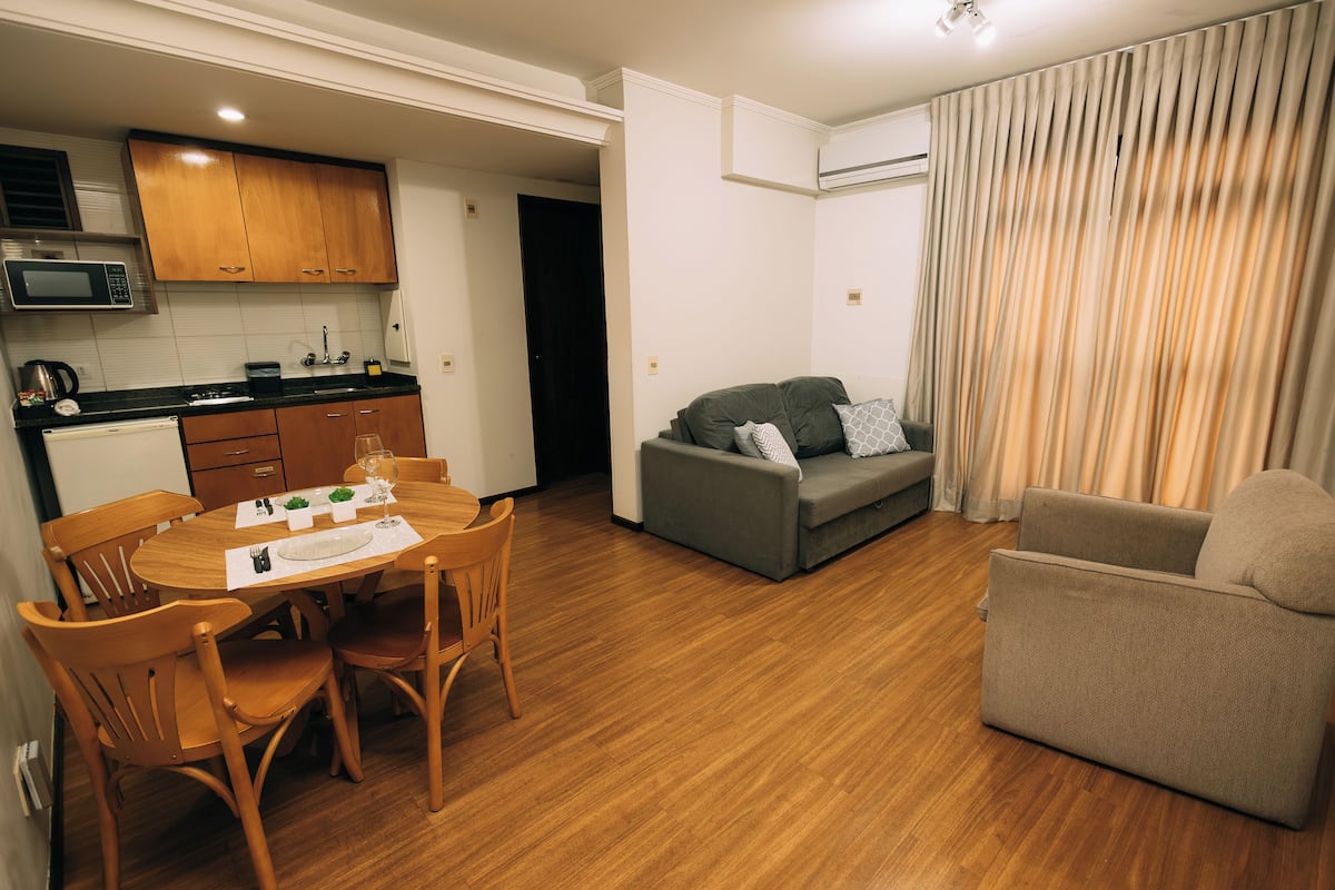 Apartamento superior | Área de estar | TV LED 39 polegadas com canais a cabo