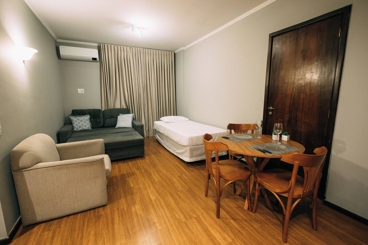 Apartamento superior | Área de estar | TV LED 39 polegadas com canais a cabo