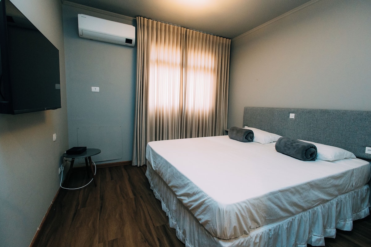 Apartamento standard | Cortinas blackout, ferros/tábuas de passar roupa, Wi-Fi de cortesia