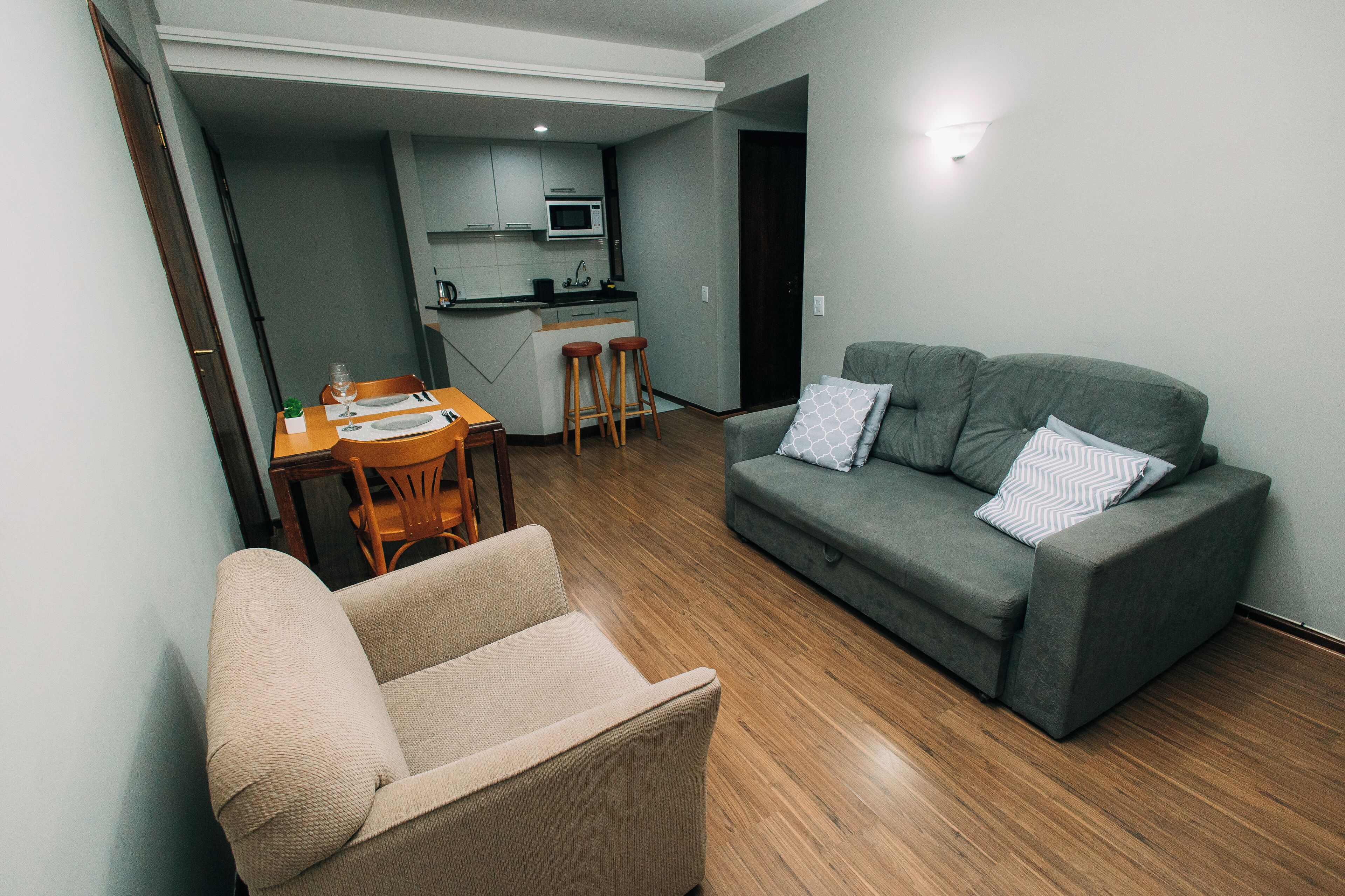 Apartamento superior | Área de estar | TV LED 39 polegadas com canais a cabo