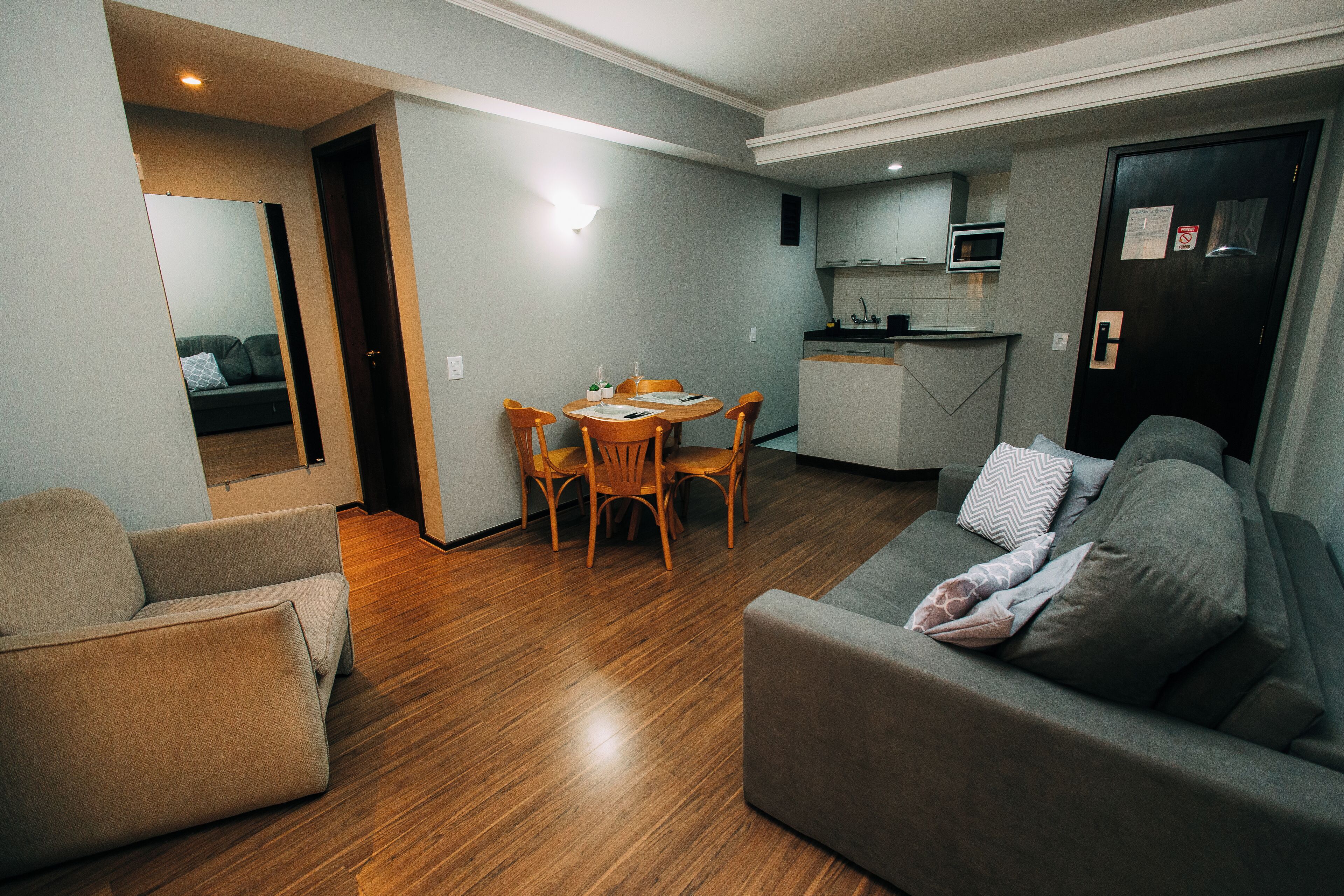 Apartamento superior | Área de estar | TV LED 39 polegadas com canais a cabo