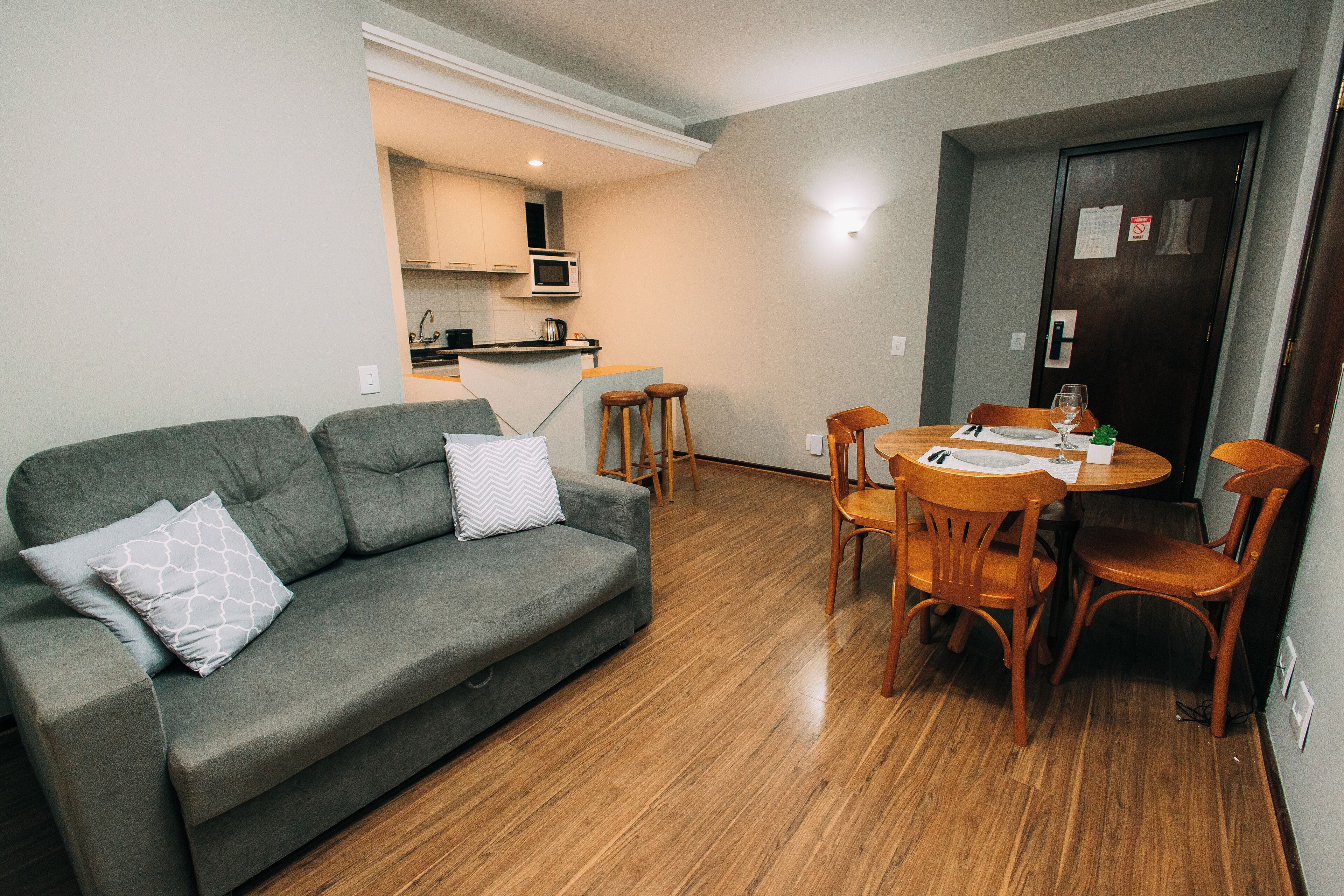 Apartamento superior | Área de estar | TV LED 39 polegadas com canais a cabo