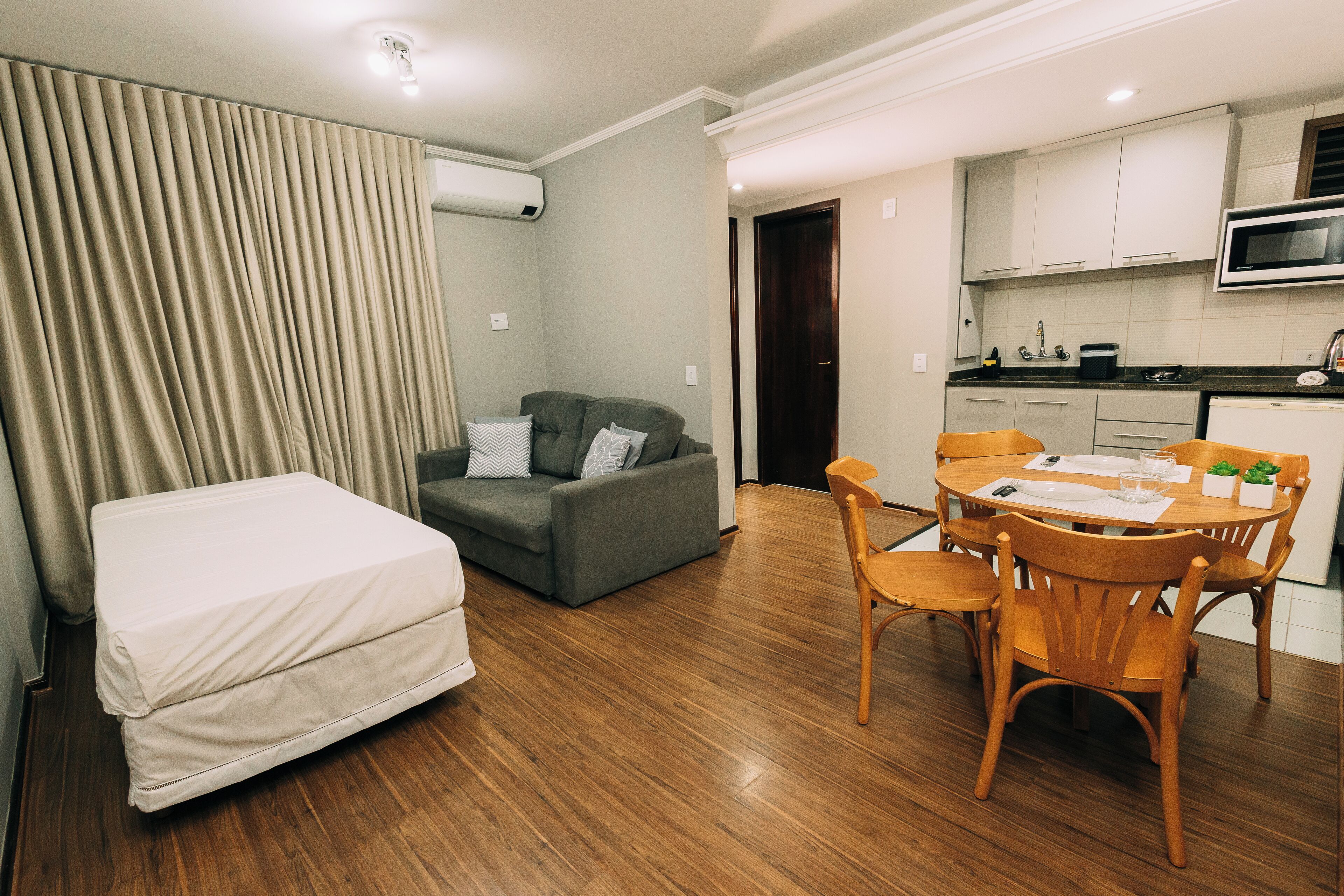 Apartamento econômico | Área de estar | TV LED 39 polegadas com canais a cabo