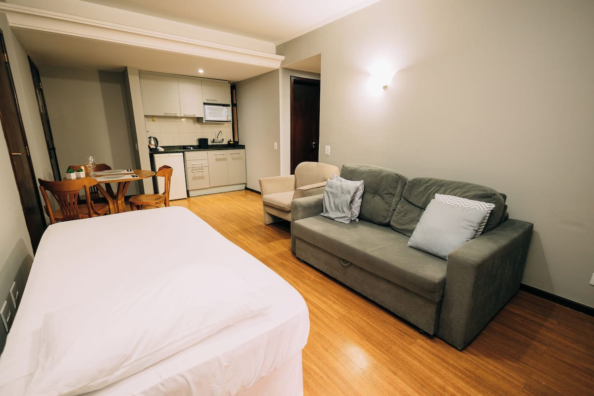 Apartamento superior | Área de estar | TV LED 39 polegadas com canais a cabo