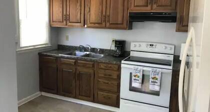 Cheerful 2 bedroom home with parking on premises