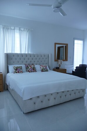 3 Schlafzimmer, Zimmersafe, Bügeleisen/Bügelbrett, WLAN