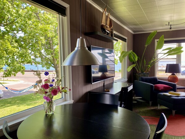 Dining - Avalon Guesthouse : Eastside Suite (Grand Marais)