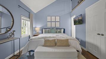 3 bedrooms, desk, iron/ironing board, travel crib