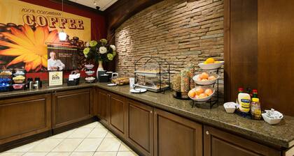 Equipped Suite | Less than 1 Mile from USC