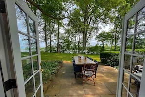 Outdoor dining - Blake House Historic Estate with Private Inn (Centreville)