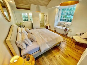 6 Schlafzimmer, Schreibtisch, Bügeleisen/Bügelbrett, WLAN