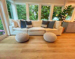 TV, table football, offices - Thorneton Point Estate (Easton)