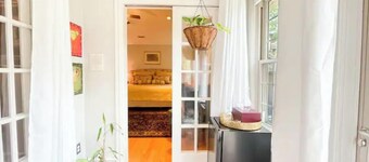 Lovely 3 Bdrm Home w/Free Parking Close to I-75!