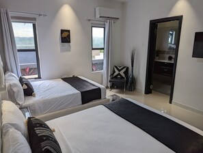 4 bedrooms, desk, iron/ironing board, free WiFi - Ocho Rios Heights Ultra Lux Villa (Ocho Rios)
