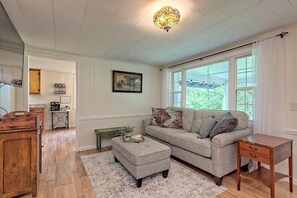 Älytelevisio, takka, työhuone