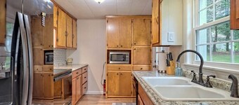 Escape to nature with this pet-friendly, family retreat just 15 minutes from Highlands! Perfect for hiking, relaxation, and playtime with the kids.