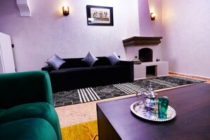 42-Zoll-Smart-TV mit Satellitenempfang, Fernseher