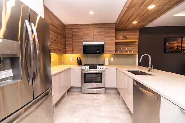 Fridge, microwave, dishwasher, coffee/tea maker