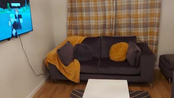 Apartment, Multiple Beds | Living room