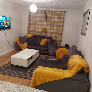 Apartment, Multiple Beds | Living room