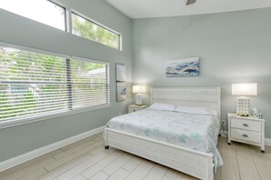 4 makuuhuonetta, työpöytä, ilmainen Wi-Fi, vuodevaatteet