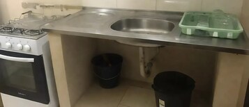 开间 | 私人厨房 | 冰箱、微波炉、搅拌机、厨具/餐具