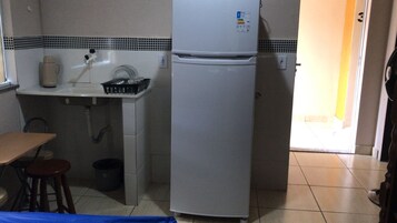 基础开间 | 私人厨房 | 冰箱、微波炉、搅拌机、厨具/餐具