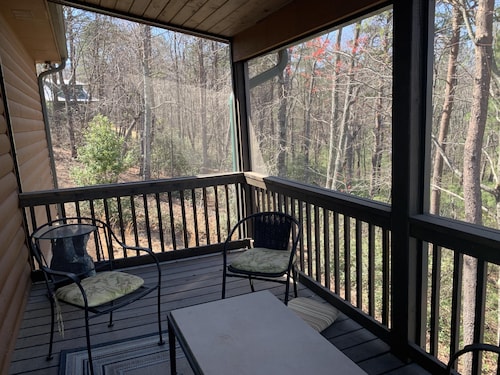 Saluda Mountain Escape: Pet-Friendly, Sleeps 4