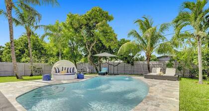 Tropical Villa. feels like paradise. private, peaceful, and central to many stores.