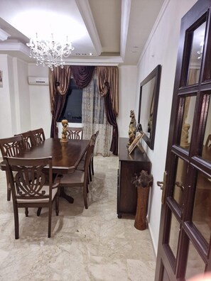 تناول الطعام