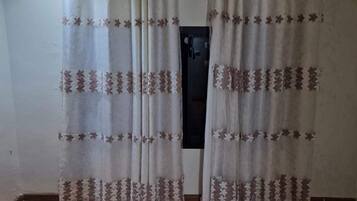 5 chambres, bureau, fer et planche à repasser, Wi-Fi gratuit