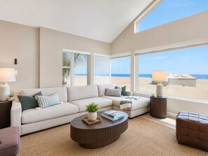 Smart TV, fireplace, books - Luxury 6 bedroom Oceanfront Hollywood Beach Mansion (Oxnard)