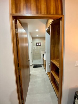 Departamento Confort, 2 habitaciones, junto a la montaña | Baño | Toallas y papel de baño 