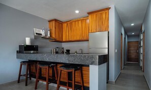 Apartamento conforto, 2 quartos, ao lado da montanha | Cozinha privada | Cafeteira/chaleira, geladeira grande, micro-ondas, fogão