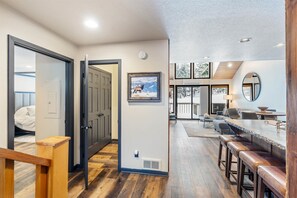 2 Schlafzimmer, Schreibtisch, Bügeleisen/Bügelbrett, kostenloses WLAN