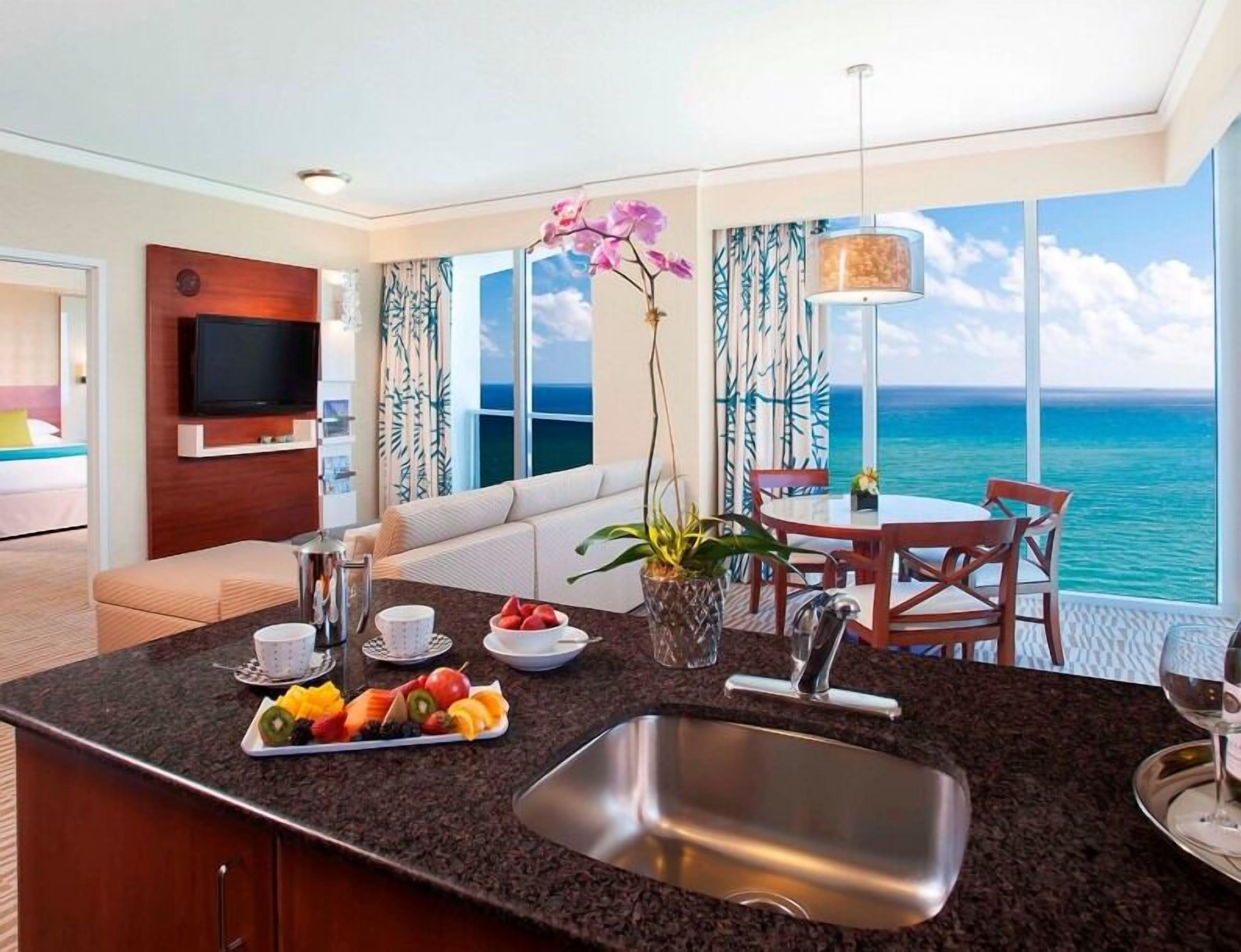 Comfort and Convenience! w/ Outdoor Pool, Pets Allowed, Near Aventura Mall!